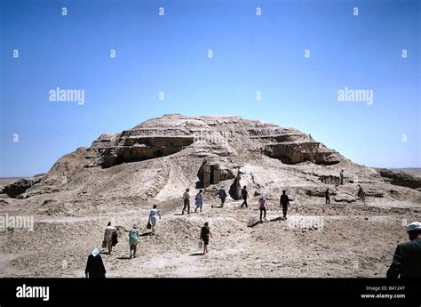 geography / travel, Iraq, Uruk / Warka, zigurrat of king Ur Nammu Stock Photo - Alamy