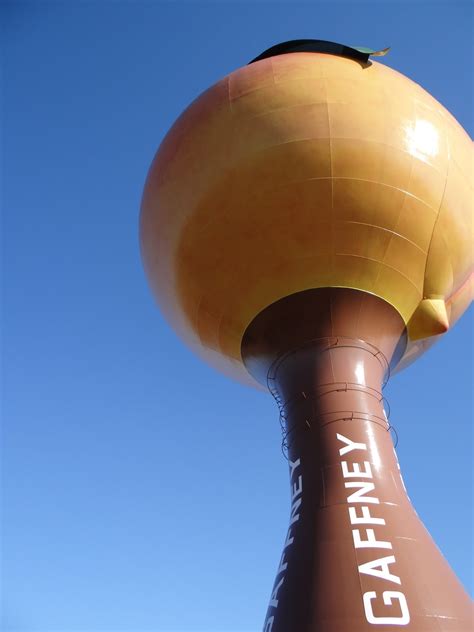 Walkabout With Wheels Blog: A Return Visit to Gaffney's Peachoid Water