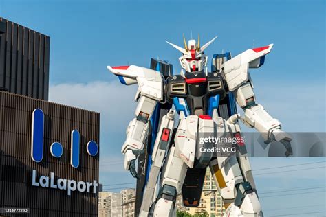 A 1803 Meter High Freedom Gundam Statue Is On Display At The Mitsui