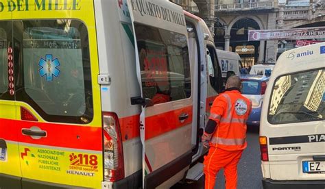 Genova Incidente In Via Fieschi Scooter Contro Furgoncino Una