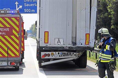 Unfall A M Nchen Richtung Salzburg Lkw Rast Bei Holzkirchen In