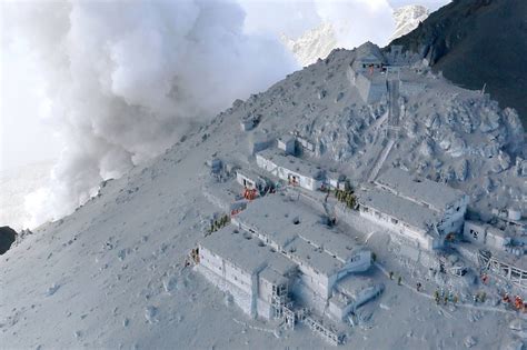 Photos: Japan’s Fatal Volcano Eruption - Japan Real Time - WSJ