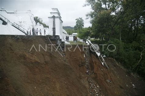 Longsor Kompleks Makam Raja Mataram Antara Foto