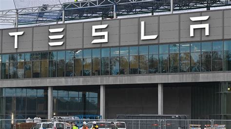 Berlin Brandenburg Proteste Gegen Erweiterung Des Tesla Gel Ndes N