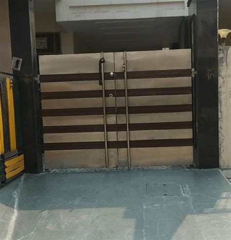 Hinged Stainless Steel Gate Material Grade 304 Dimension Size 8 X