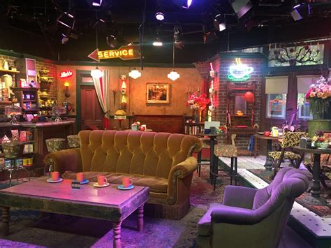 The FRIENDS set at the Warner Bros Studio is my favorite thing : r ...