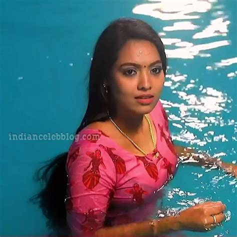 Pavithra Janani Eeramana Rojave Serial Actress Hot Pics