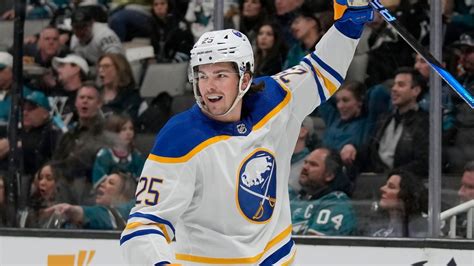 NHL Owen Power predĺžil zmluvu s Buffalom Sabres SPORTNET