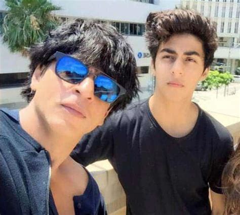 Aryan Khan Smiles With Pride At Shah Rukh Khans ‘jhoome Jo Pathaan