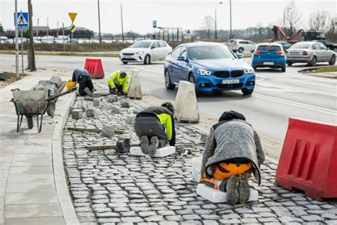 Finisz prac przy drodze rowerowej przy ul Jeździeckiej w Bydgoszczy