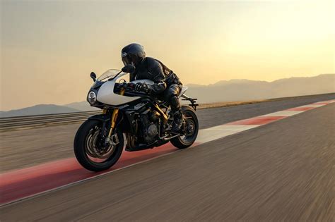 Exquisita La Triumph Speed Triple Rr Es Una Preciosa Deportiva