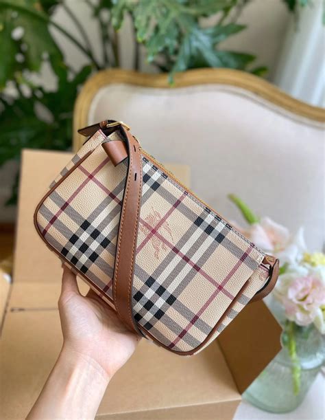 Total 54 Imagen Burberry Sling Bag Women Abzlocal Mx