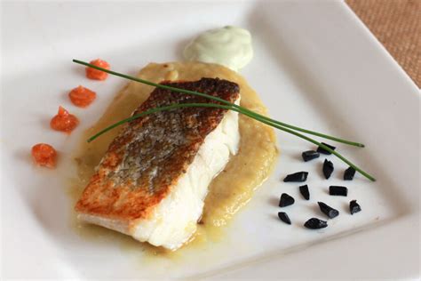 Bacalao Skrei Con Crema De Hinojo Y Juanolas De Ajo Negro