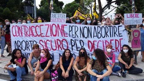 Giornata Mondiale Per L Aborto Libero E Sicuro Oggi Le Donne Scendono