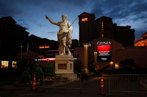 Las Vegas Casino Hotel Rooms 'Heavily Discounted' During Reopening