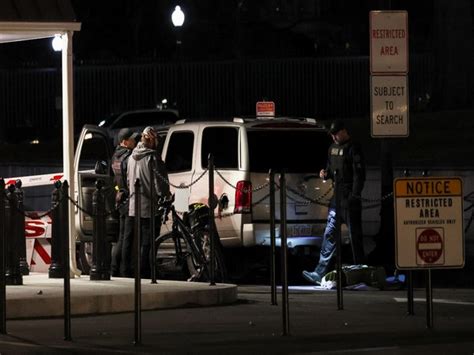 Us Vehicle Crashes Into Gate Of White House Driver Taken Into Custody