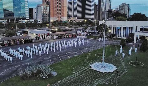 Militares e civis são agraciados em Cerimônia ao Pôr do Sol Alusiva ao