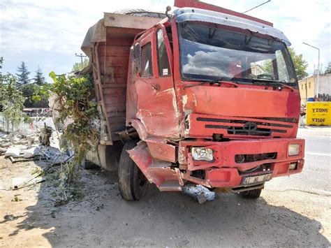 Kamyon Duvara Toslad Ortal K Toz Al Oldu Son Dakika