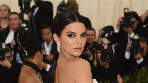 Kendall Jenner Wears Subtle Makeup, Ponytail and Pants to 2018 Met Gala ...