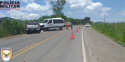 Acidente entre caminhonete e van deixa mulher ferida na MG 455 ONDA POÇOS