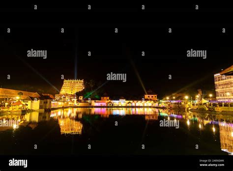 Sree Padmanabhaswamy Tempel Lakshadeepam Fotos Und Bildmaterial In