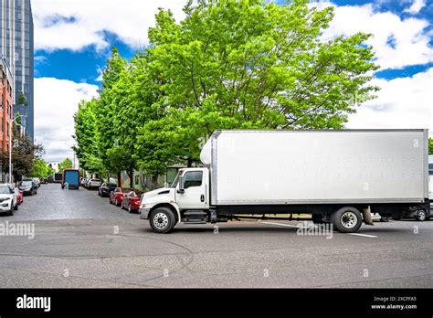 Industrial Carrier Middle Duty Day Cab Rig Semi Truck With Long Box Trailer For Local Freights