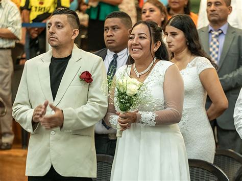 Parejas Se Casan En Matrimonio Colectivo Celebrado En Zumar