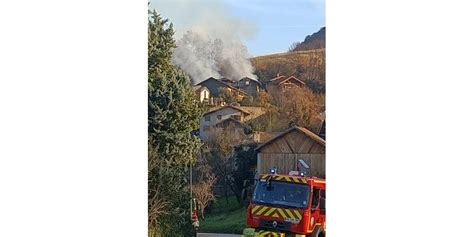 Is Re Une Propri T D Truite Par Les Flammes Deux Maisons Sauv Es