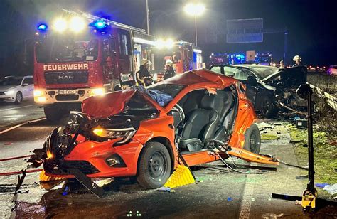 Kreuz Moers Schwerverletzte Bei Schwerem Unfall Auf Der A57