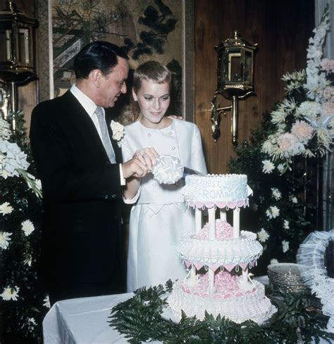 Lovely Photos of Mia Farrow and Frank Sinatra on Their Wedding Day in ...