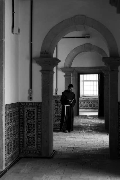 Vista Interior De La Catedral Bas Lica De Salvador Durante La Misa De