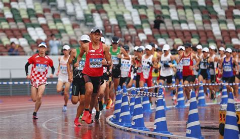 川内優輝が序盤から快走、後続を30秒以上離して中間地点を通過【mgc男子】：中日スポーツ・東京中日スポーツ