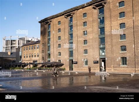 Granary Square Kings Cross London Uk Stock Photo Alamy