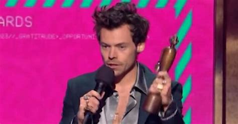 Harry Styles causes Brits 'meltdown' on Twitter as he mentions One Direction in winner's speech ...