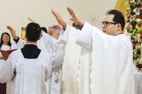 Missa e Crisma marcam o penúltimo dia dos festejos da Paróquia de Santa