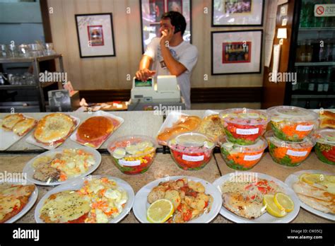 Buenos Aires Argentina Avenida Rivadavia cafetería tienda de sándwiches