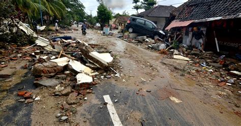 Bereits Tote Panik An Urlauberstr Nden Tsunami Traf Indonesien