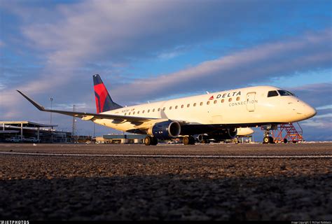 N Sy Embraer Erj Ll Delta Connection Skywest Airlines