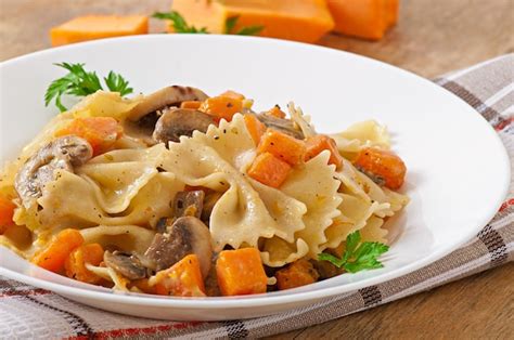 Premium Photo Pasta In Cream Sauce With Slices Of Pumpkin And Mushroom