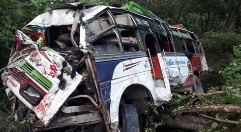 सप्तरीमा यात्रुबाहक बस आफै अनियन्त्रित भएर दुर्घटना हुँदा २१ जना घाइते