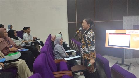 Sekretaris Prodi Bisnis Digital Darmajaya Narasumber Pelatihan