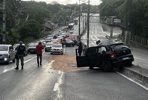 Motorista morre após bater carro contra poste em João Pessoa Polêmica