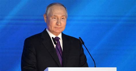 Putin may soon announce run in Russia's 2024 election - Kommersant ...