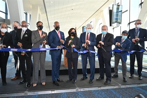 LaGuardia Airport Completes Passenger Facilities at Terminal B ...