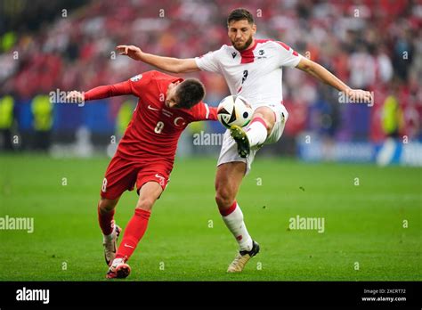 La Turchia Arda Guler In Azione Contro La Georgia Lasha Dvali Durante