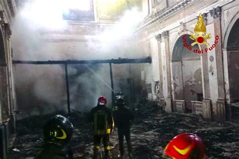 Torre Le Nocelle Incendio Nel Santuario Di San Ciriaco Irpiniaoggi It