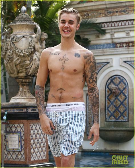 Justin Bieber Goes Shirtless For A Swim At The Versace Mansion Photo