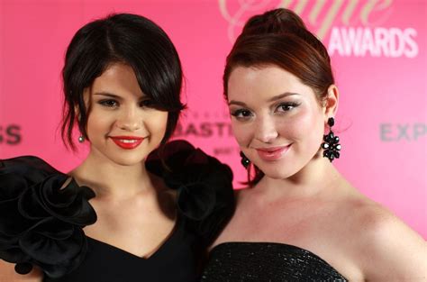 Selena Gomez Jennifer Stone Have Wizards Of Waverly Place Reunion