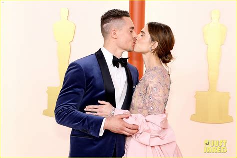 Allison Williams & Fiance Alexander Dreymon Kiss on Oscars 2023 Red ...