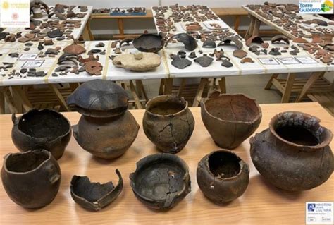 Archeologia Decine Di Tombe E Reperti Dellet Del Bronzo Tiscali